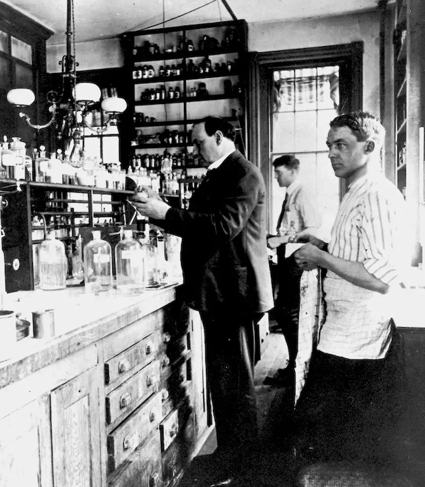 Harvey Wiley (center) pictured with two unidentified staff at the U.S. Department of Agriculture