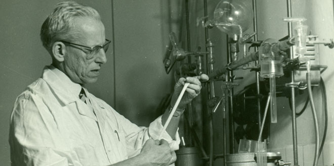 Wichterle in the lab. While the Czechoslovak Academy of Sciences supported Wichterle’s research into hydrogels, its Communist-mandated policies would not allow him to explore its applications.