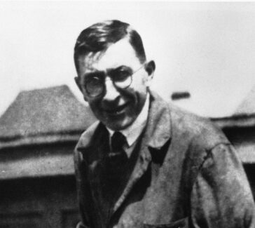 Frederick Banting and Charles Best on the roof of the University of Toronto’s Medical Building in 1922. Dogs were used as experimental subjects in the insuli. From the F. G. Banting Papers. Courtesy Thomas Fisher Rare Book Library, University of Toronto.