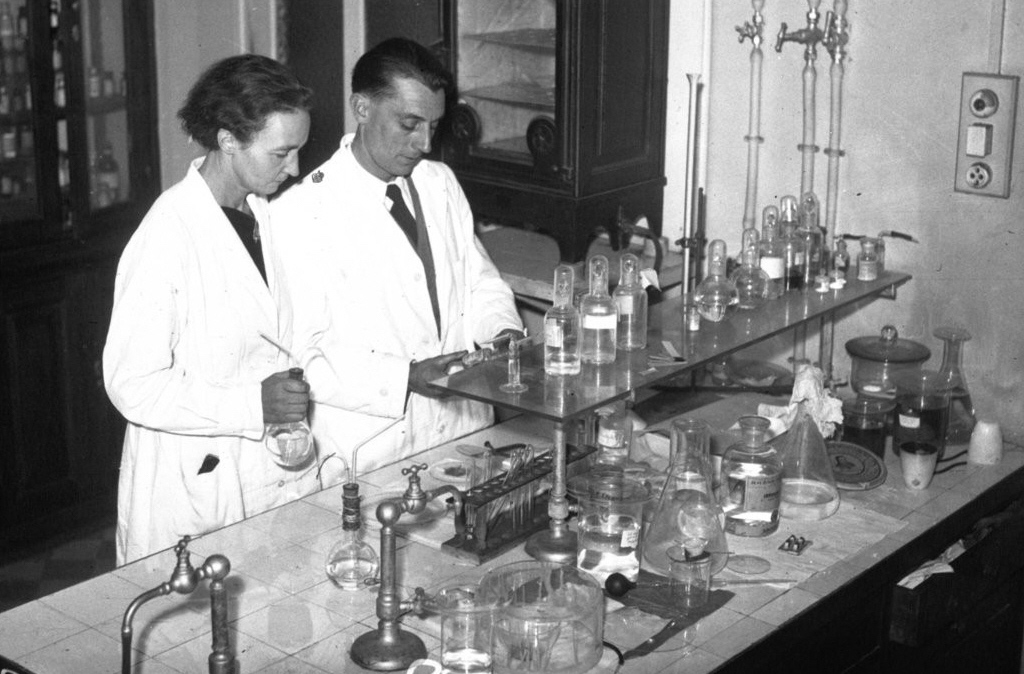 Irène and Frédéric Joliot-Curie in their laboratory in 1935