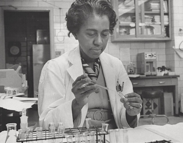 Marie Maynard Daly working in her lab circa 1960