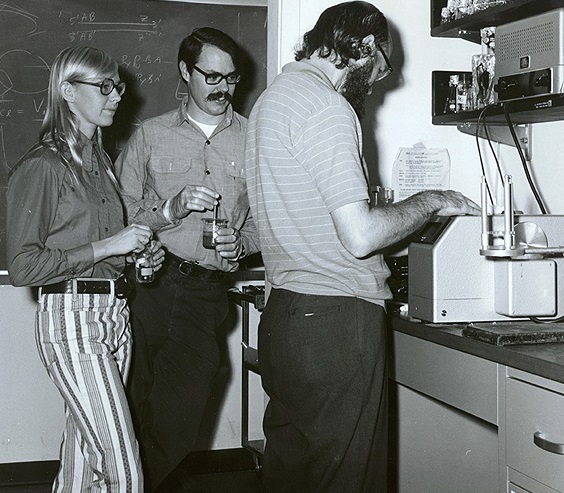 The Sambrook lab at Cold Spring Harbor Laboratory around 1971 