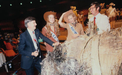 Miss USA and Miss Australia stand with two men around a fragment of Skylab at the 28th Miss Universe pageant, held in Perth, Australia on 20 July 1979.