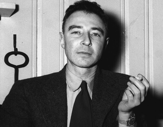 https://www.sciencehistory.org/wp-content/uploads/2023/05/robert_oppenheimer-640x500.jpeg