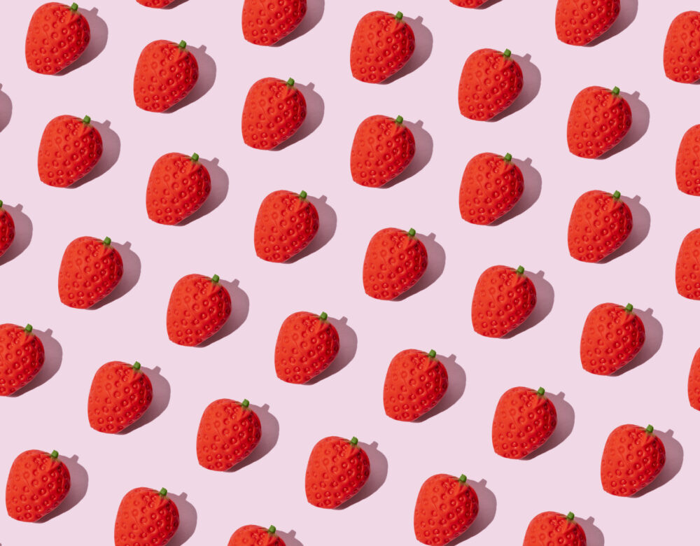 Color illustration, strawberries in pattern on a pink background
