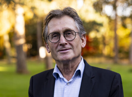 outdoor photo of Ben Feringa in a shirt and blazer