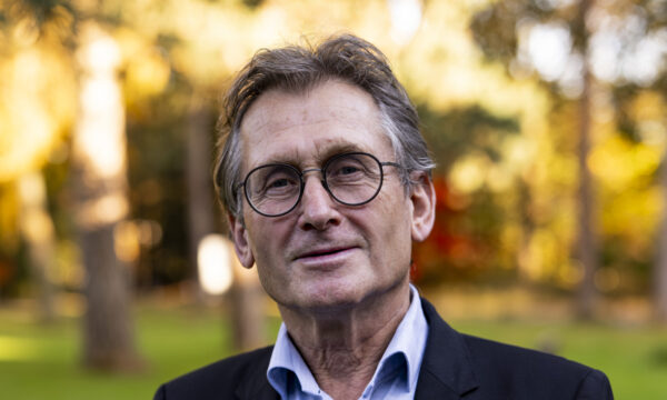 outdoor photo of Ben Feringa in a shirt and blazer