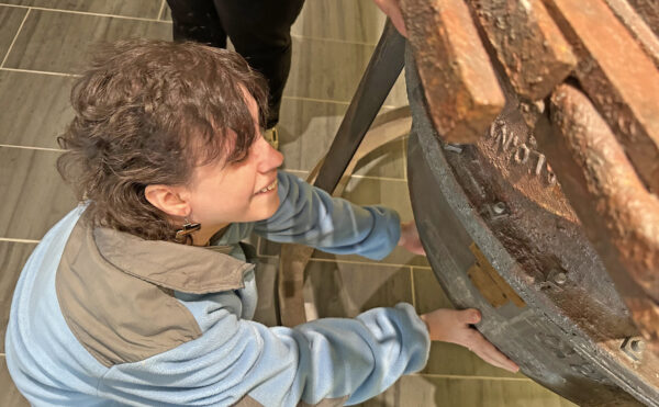 woman crouching to feel lower part of Bakelizer