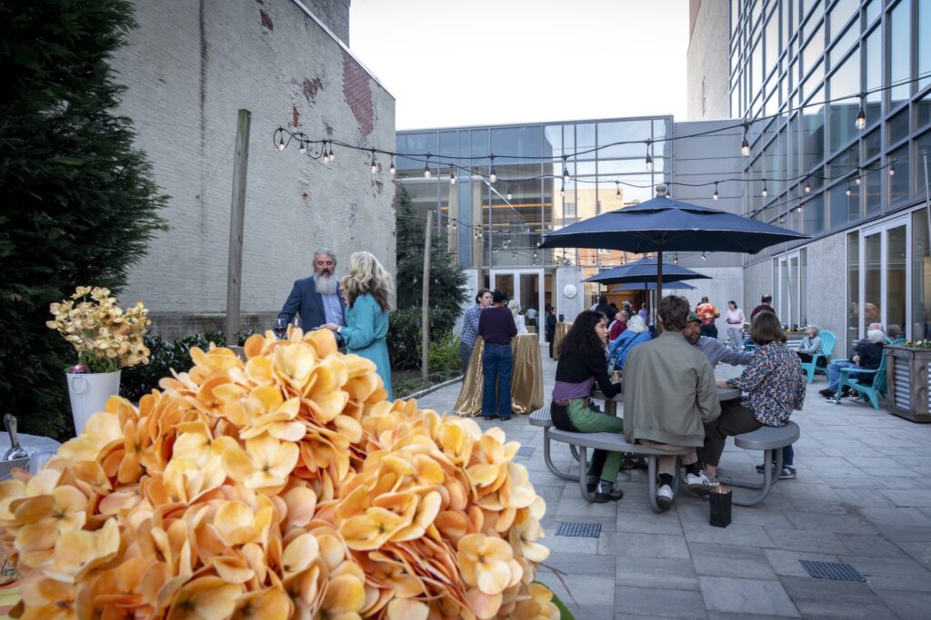 people enjoying the outdoor courtyard at the Science History Institute