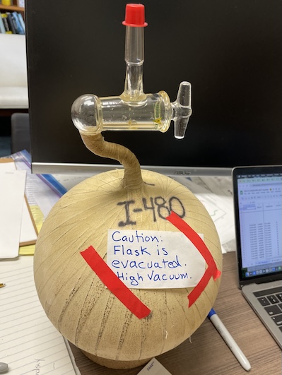 Carbon dioxide sampling flask
