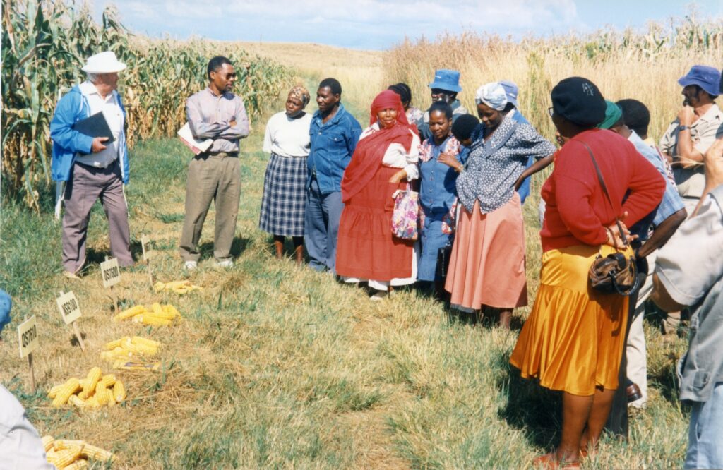 Dr. S. Twumasi-Afriye presents Ghana’s QPM Program in South Africa, 1995