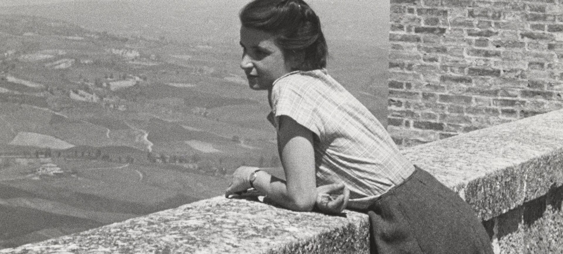 Rosalind Franklin in Tuscany, Italy, 1950.