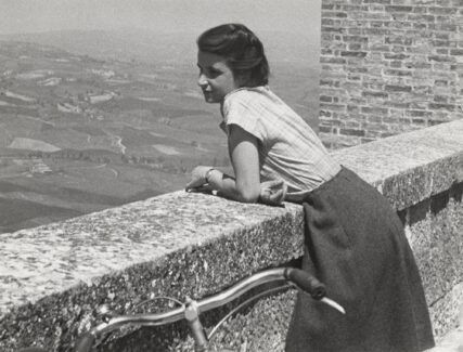 Rosalind Franklin in Tuscany, Italy, 1950.