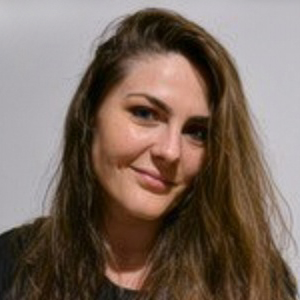 portrait of Aida Arosoaie with head tilted