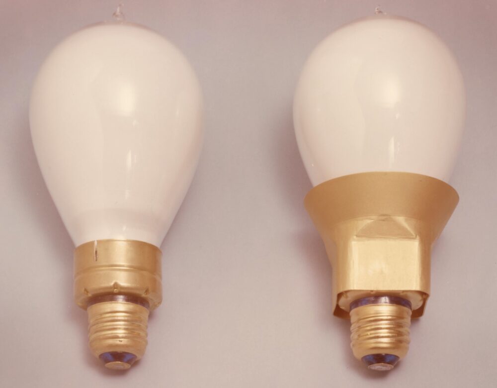 photo of two fluorescent light bulbs